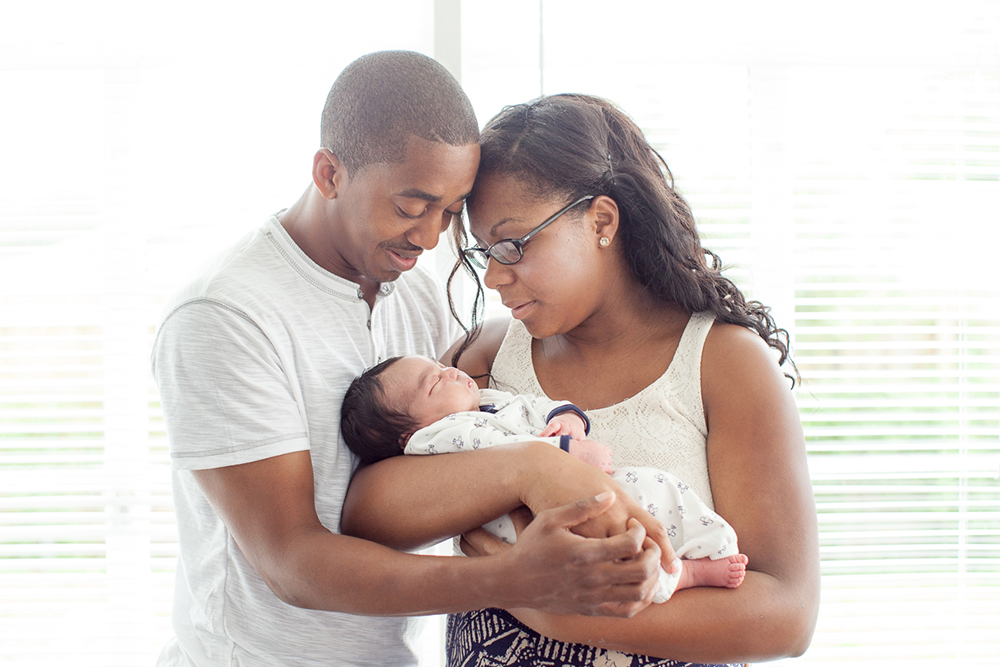 Orlando Lifestyle Newborn Photography Dad mom and newborn 
