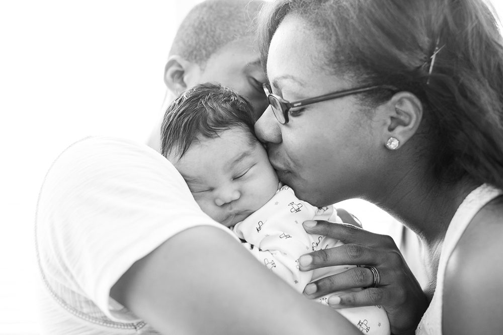 Orlando Lifestyle Newborn Photography Mom kissing newborn baby